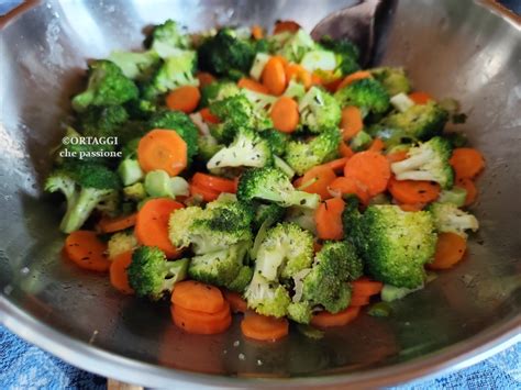 Plato variado con brócoli, otras verduras y proteína