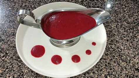 Salsa cremosa de remolacha para acompañar crepes