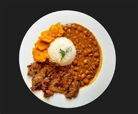 Tabla comparativa de ingredientes para el arroz con menestra