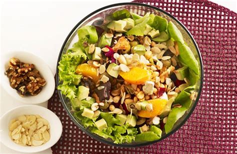 Ensalada terminada con frutos secos