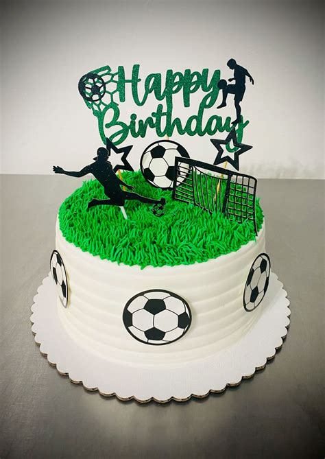 Tarta decorada con temática de fútbol
