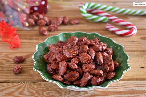 Nueces garrapiñadas caseras en un cuenco