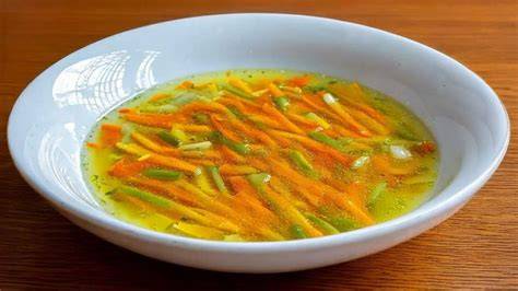 Sopa juliana con verduras en juliana