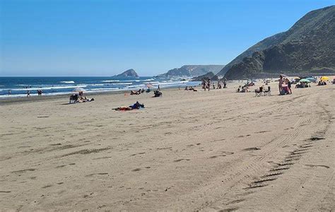 Playa de Los Quebrantos con área de picnic