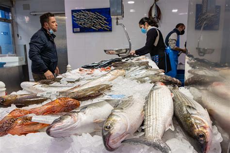 Pescadería tradicional con género fresco