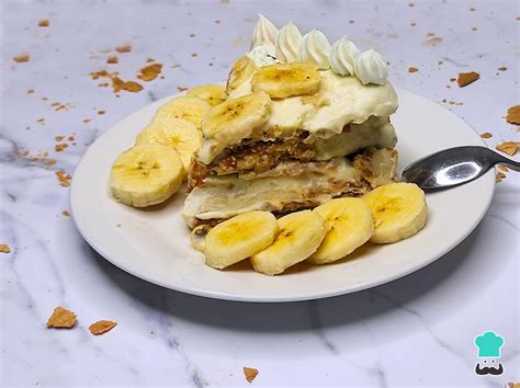 Torta Pompadour de Plátano terminada y decorada