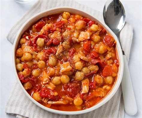 garbanzos con atún y tomate