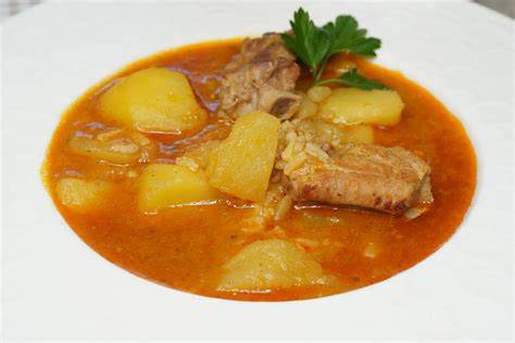Guiso de costilla con patatas