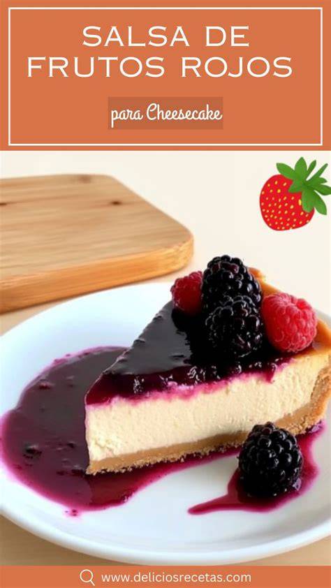 Tarta de queso dulce con salsa de frutos rojos