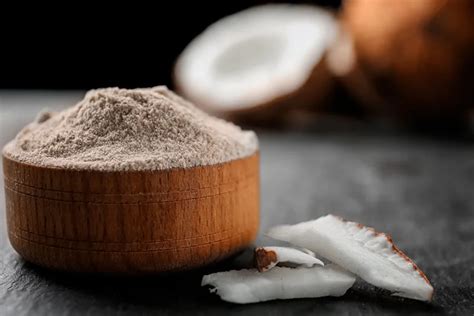 Harina de coco en un bol
