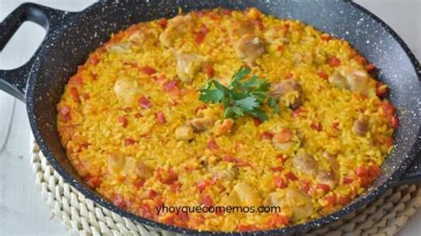 Arroz con pollo en paellera