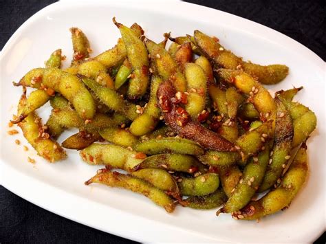 Edamame salteado con ajo y chile