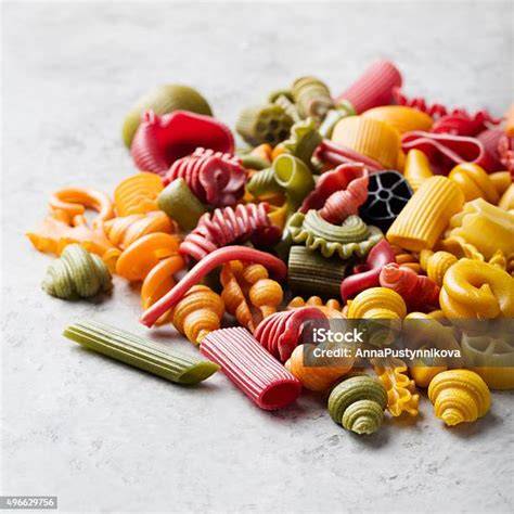 Variedad de pastas miso de diferentes colores y texturas