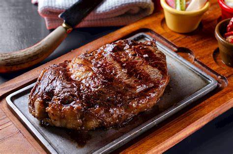 Bife de chorizo cocinado a la perfección con hierbas