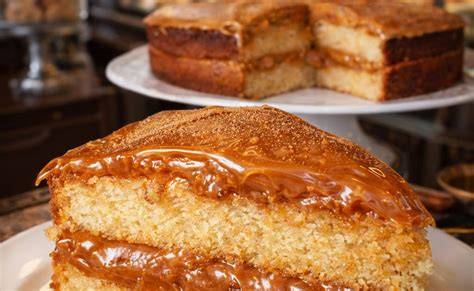 Torta húmeda de dulce de leche clásica