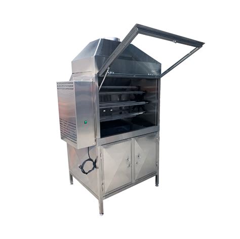 Equipo de Asador Mari Pepa preparando pollos asados