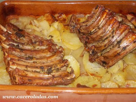 Costillas de cerdo troceadas al horno con patatas