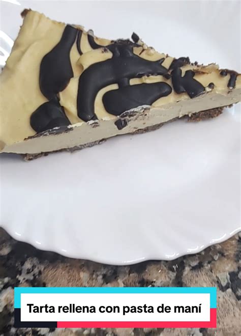 Tarta rellena con crema de maní
