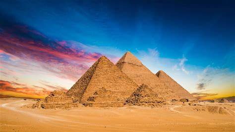 Pirámides de Egipto y pan antiguo
