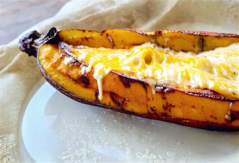 Plátano asado con aderezos
