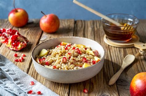 Gachas de cebada con frutas y miel