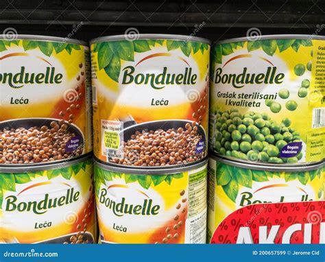 Latas de lentejas en conserva