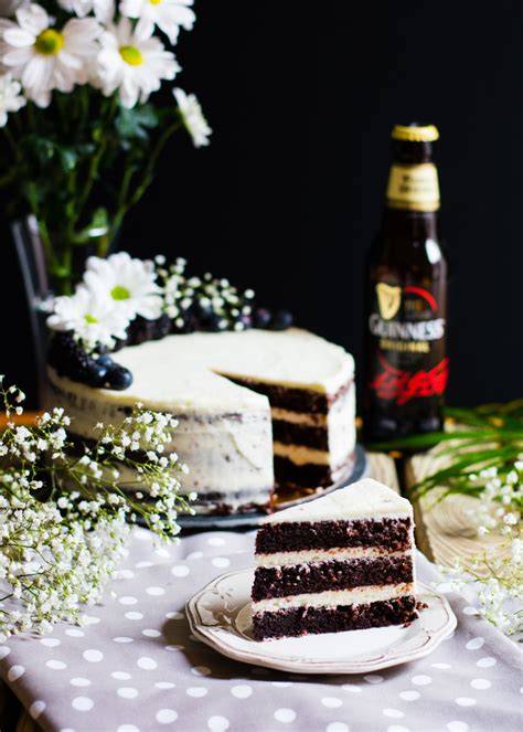 Tarta Guinness con cobertura de frosting de queso