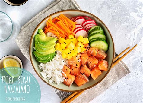 Ensalada de sushi variada en un bowl