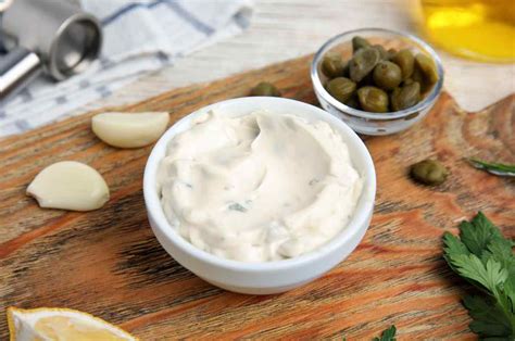Salsa tártara con hierbas frescas
