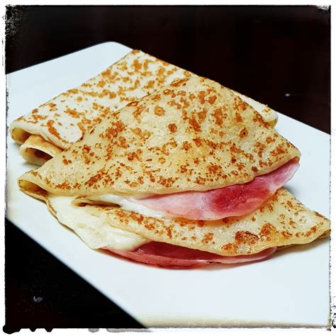 Crepe salado relleno de queso y jamón