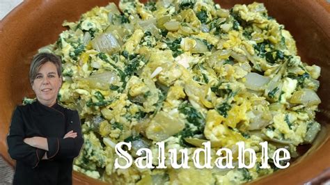 Plato de guiso de acelgas con huevo y queso listo para servir
