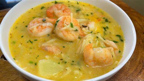 Sopa de camarones con fideos