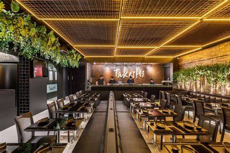 Interior de un restaurante de sushi buffet libre