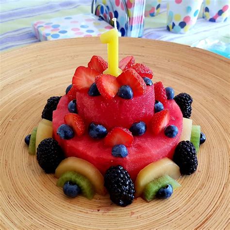 tarta de cumpleaños saludable con frutas para bebés