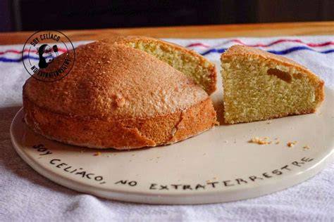 Torta de harina de arroz y aceite recién horneada
