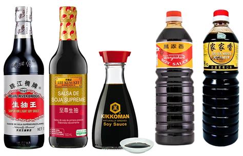 Variedad de salsas de soja y especias orientales