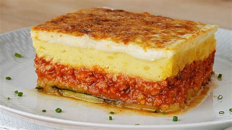 Pastel de puré de patatas con capa de berenjenas y queso gratinado