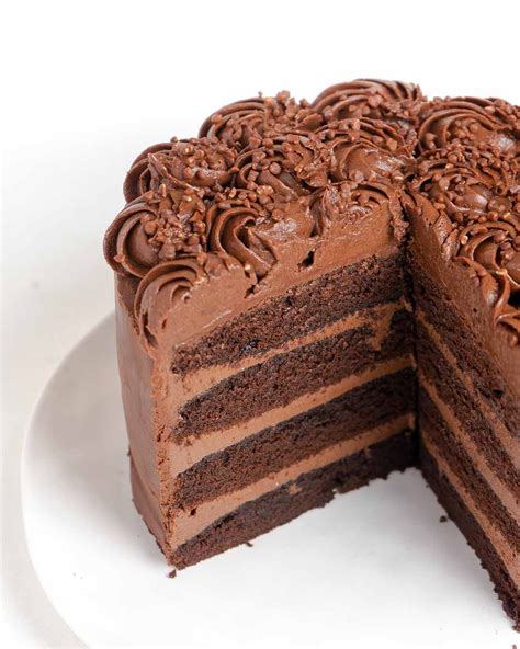 Torta de chocolate en capas con rellenos