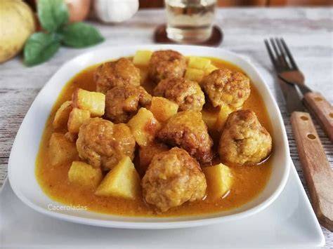 Guiso de pollo con albóndigas y patatas