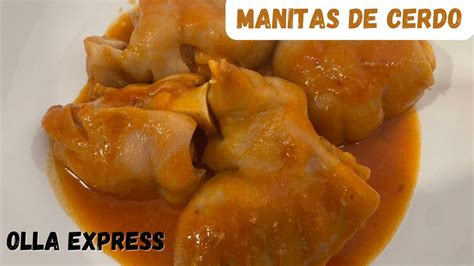 Manitas de cerdo hirviendo en una olla grande
