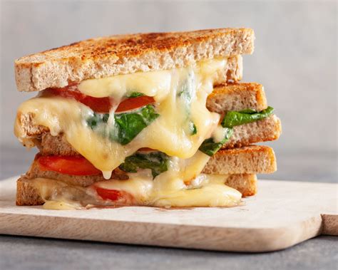 Sándwich de queso con queso gratinado