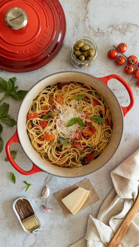 Pasta cocinándose en una sola cazuela