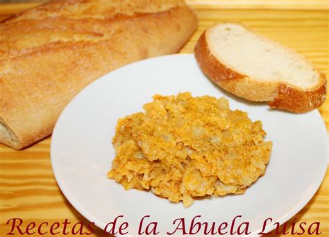 Ingredientes clave para la col frita: col, pimentón y ajos