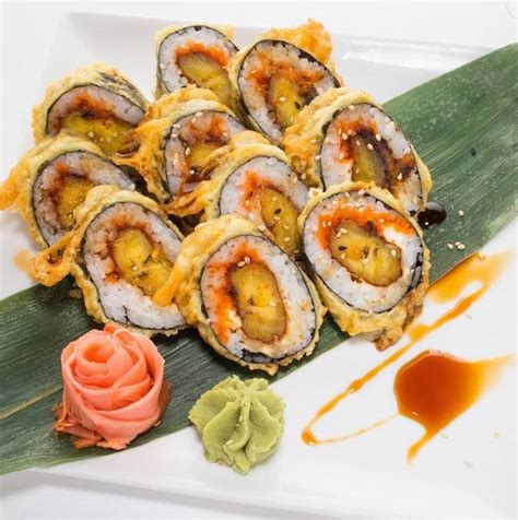 Sushi de plátano salado con algas nori