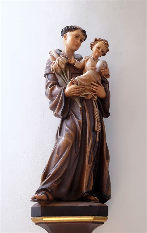 San Antonio de Padua con el Niño Jesús y un panecillo