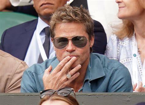 Brad Pitt comiendo patatas fritas en Wimbledon