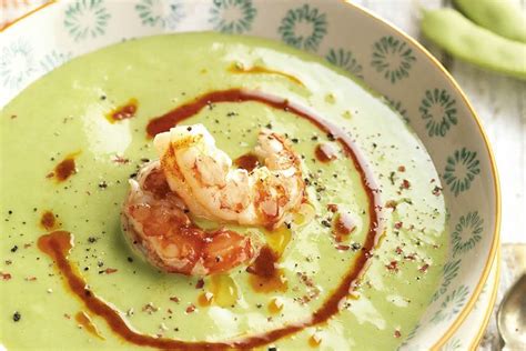 Plato de crema de judías verdes con gambas