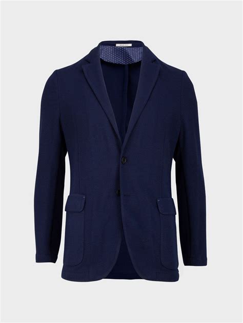 Variedad de blazers azules pastel con diferentes cortes y estilos