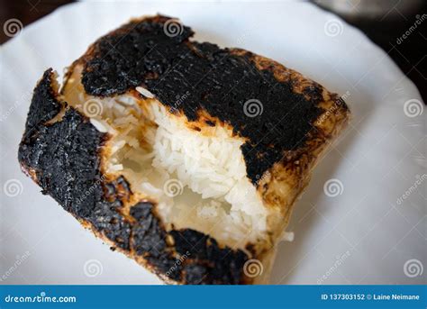 Arroz quemado en una olla