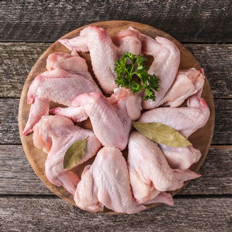 Alitas de pollo crudas listas para sazonar